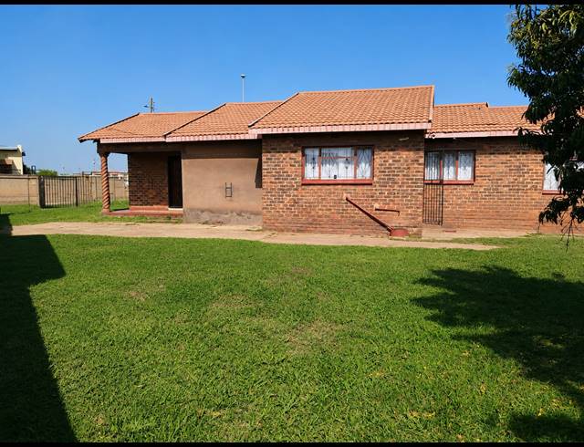 3 BEDROOM HOUSE FOR SALE IN SEBOKENG ZONE 13